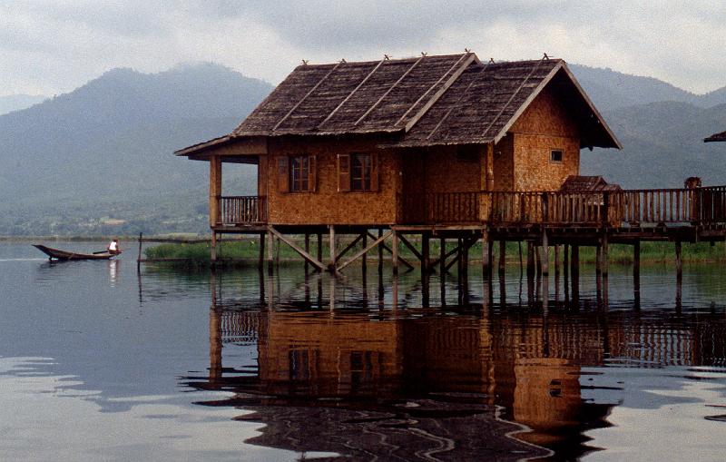 Burma-12-Seib-2002.jpg - ditto (© Roland Seib)
