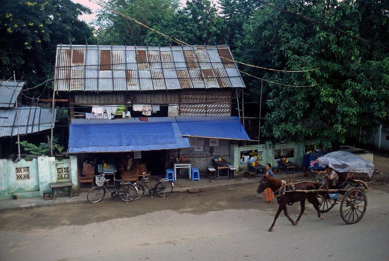 Burma-24-Seib-2002.jpg - Restaurant, Nyaung U (© Roland Seib)