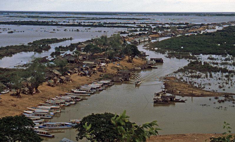 Cambodia-12-Seib-2001.jpg - Tonle Sap (© Roland Seib)