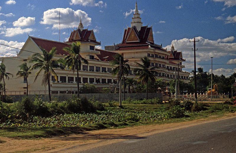 Cambodia-29-Seib-2001.jpg - Chinese influence (© Roland Seib)