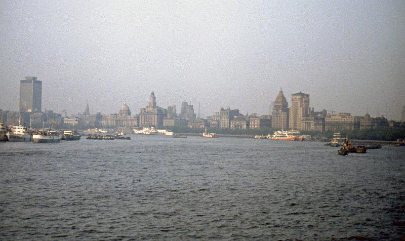 China-11-Seib-1986.jpg - Waterfront skyline of Shanghai (© Roland Seib)