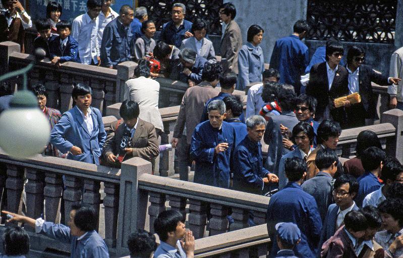 China-20-Seib-1986.jpg - Zigzag bridge leading to the Wuxinting Teahouse (© Roland Seib)