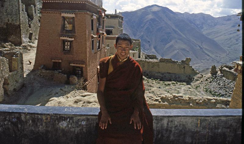 China-53-Seib-1986.jpg - Member of the monastery (© Roland Seib)