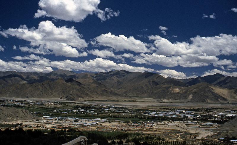 China-63-Seib-1986.jpg - Lhasa valley (© Roland Seib)