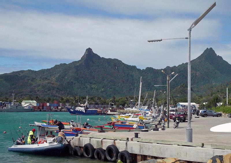 Cook-11-Seib-2011.jpg - Harbour, Avarua (Photo by Roland Seib)