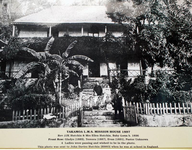 Cook-17-Seib-2011.jpg - Takamoa, Cook Islands Christian Church Headquarters and Theological College, Avarua (Photo of the photo by Roland Seib)