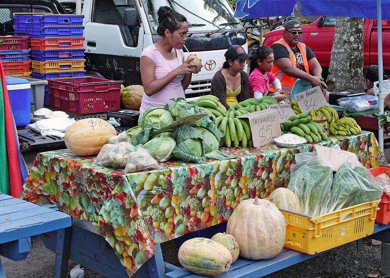 Cook-23-Seib-2011.jpg - Punanga Nui Cultural Market, Avarua at Saturday (Photo by Roland Seib)