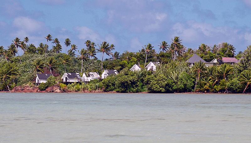 Cook-77-Seib-2011.jpg - Hotel destroyed by hurricane (Photo by Roland Seib)