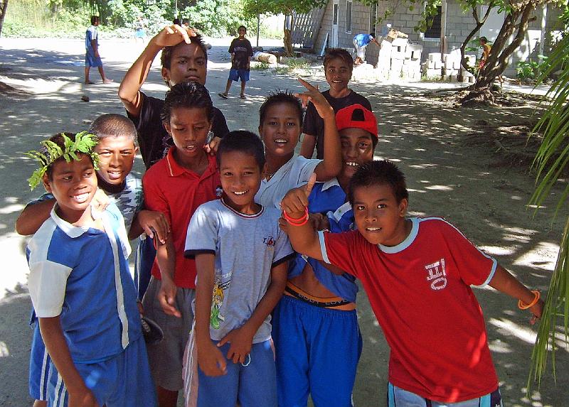 Fiji-etc-14-Feldmann-2006.jpg - Kids of the Tarawa atoll (Photo by Martin Feldmann)