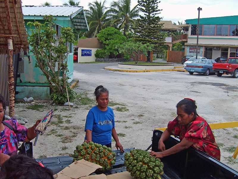 Fiji-etc-25-Feldmann-2006.JPG - Street scene, Majuro (Photo by Martin Feldmann)