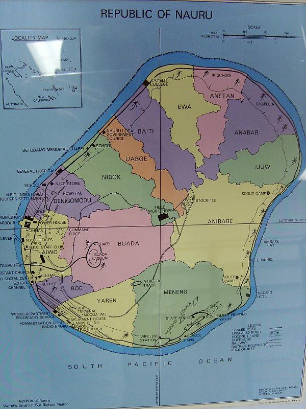 Fiji-etc-27-Feldmann-2006.JPG - Map of Nauru (Photo by Martin Feldmann)