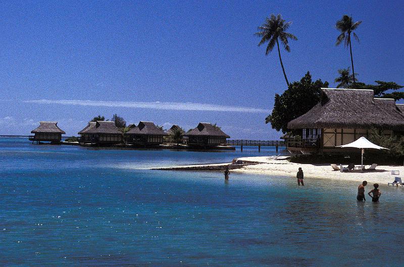 FranzPoly-05-Seib-1994.jpg - Resort Moorea (© Roland Seib)