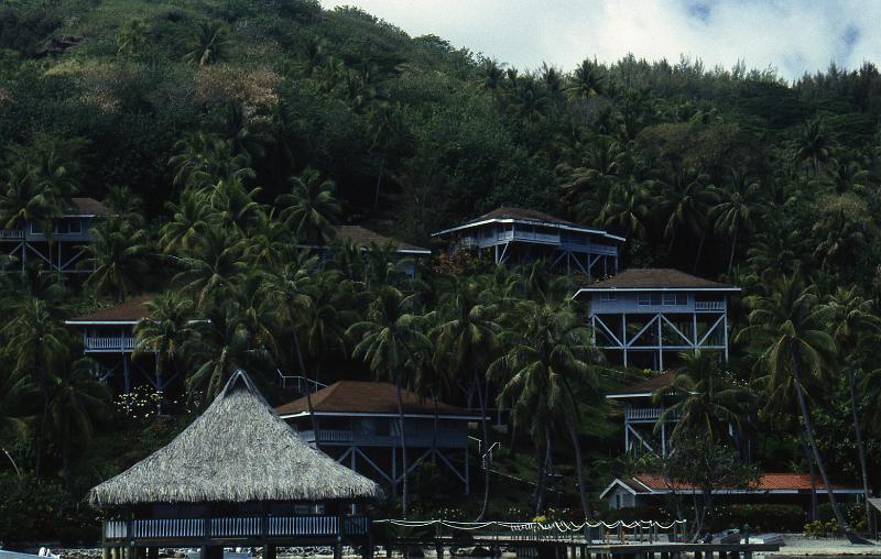 FranzPoly-20-Seib-1994.jpg - Residences, Bora Bora (© Roland Seib)