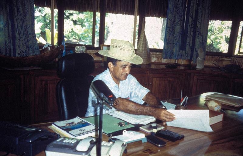 FranzPoly-23-Seib-1994.jpg - Independence party leader Oscar Temaru, Faa'a, 1994 (© Roland Seib)