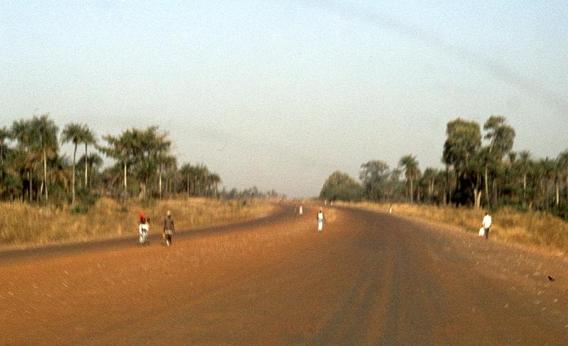 Guinea-03-Seib-1983.jpg - City highway from the airport (photo: Roland Seib)