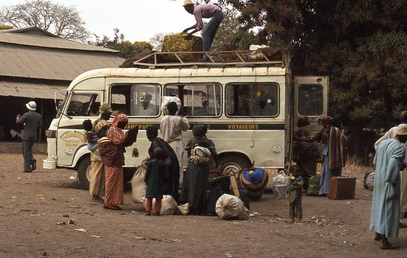 Guinea-04-Seib-1983.jpg - Public transport (photo: Roland Seib)
