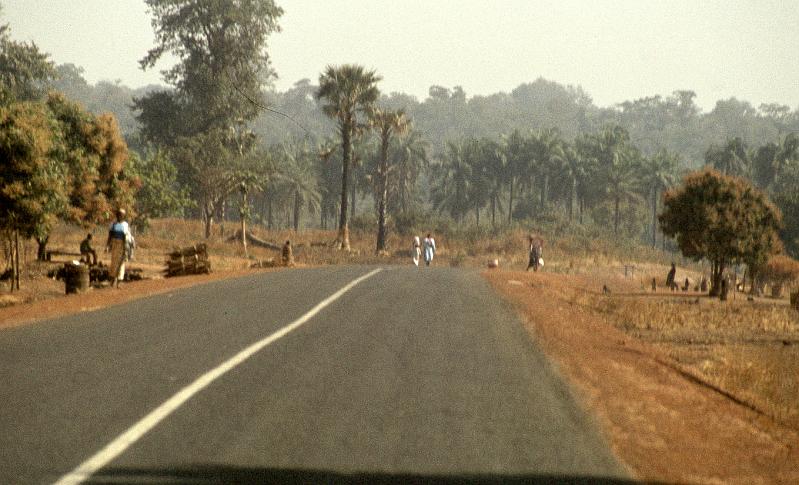 Guinea-09-Seib-1983.jpg - Overland trip (photo: Roland Seib)