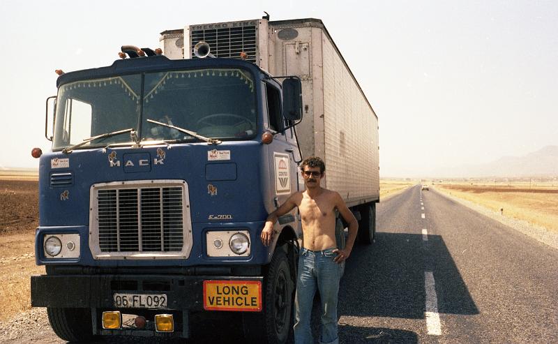 India-02-Seib-1978.jpg - Hitchhiking from the Turkish border to Baghdad, Iraq (© Roland Seib)