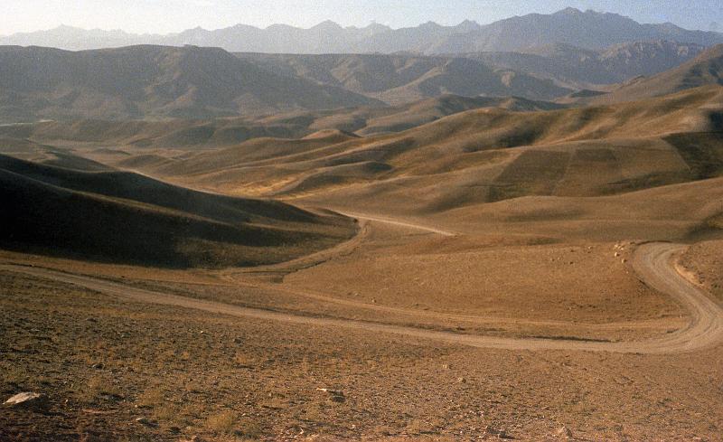 India-14-Seib-1978.jpg - In the heart of the Hindu Kush mountains; on the road from Bamiyan to Band-e Amir (© Roland Seib)