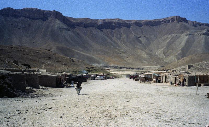 India-17-Seib-1978.jpg - Desert camp with guesthouses near the lakes (© Roland Seib)