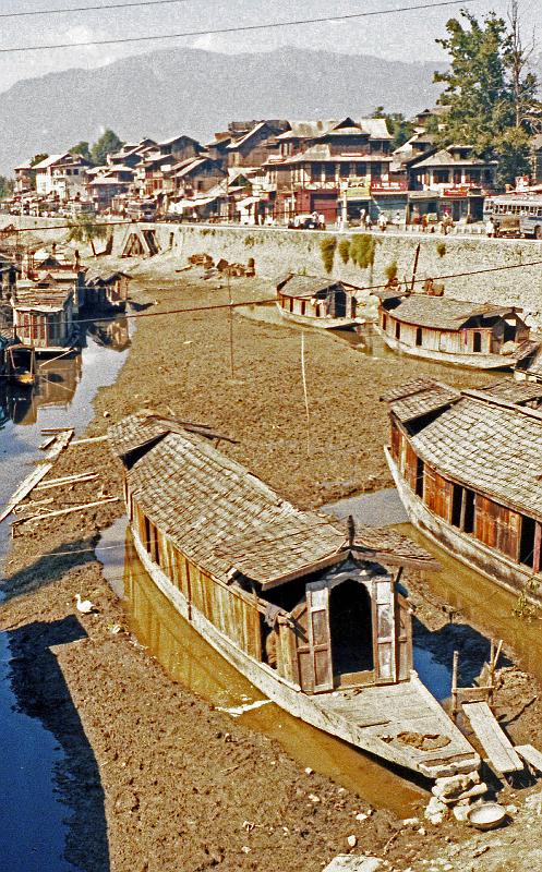 India-33-Seib-1978.jpg - Living on the lake (© Roland Seib)