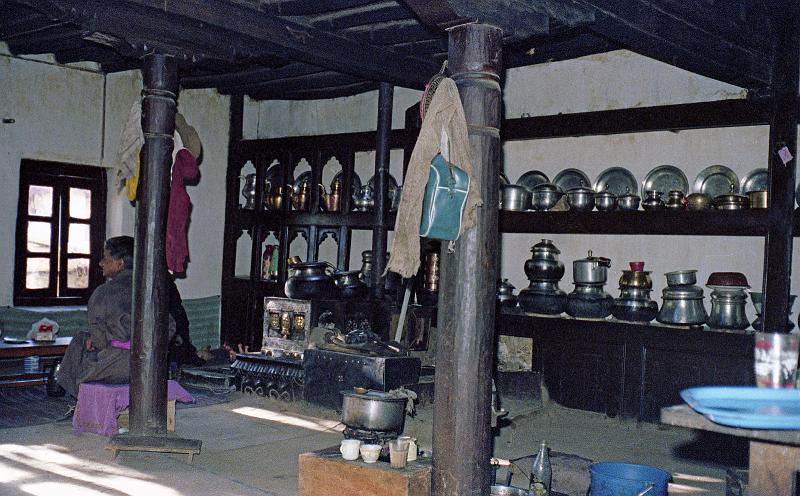 India-50-Seib-1978.jpg - Living room of the Guesthouse owners (© Roland Seib)