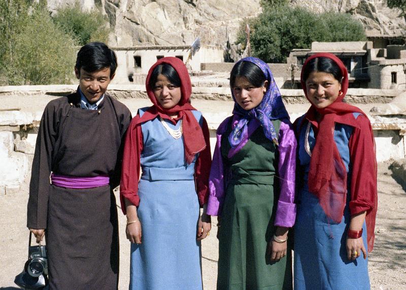 India-51-Seib-1978.jpg - Family of the Guesthouse (© Roland Seib)
