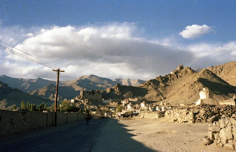 India-52-Seib-1978.jpg - Outside of Leh (© Roland Seib)