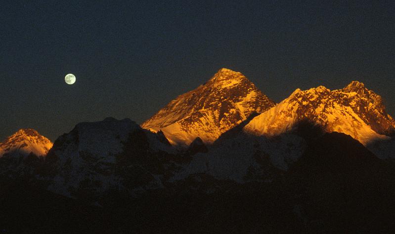 India-78-Kugler.jpg - Sunset at the Mount Everest (8,848 m) and Lhotse (8,516 m), view from Nepal (© Werner Kugler)