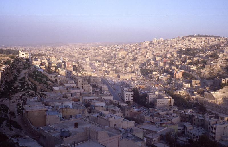 Jordan-04-Seib-1980.jpg - Amman seen from one of the 7 hills on which the city was originally built (photo by Roland Seib)