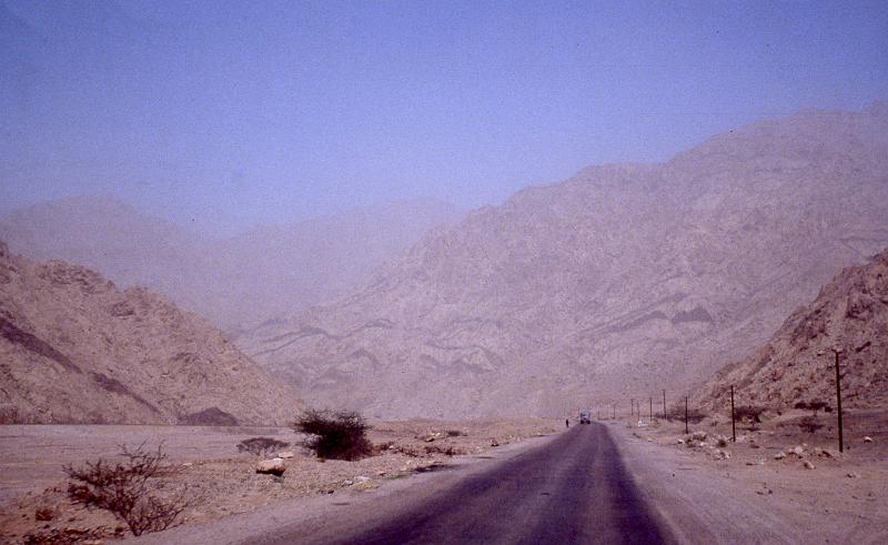 Jordan-28-Seib-1980.jpg - Public transport to Aqaba (photo by Roland Seib)