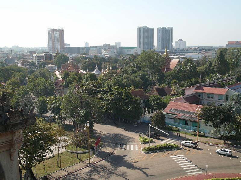 Laos1-17-Seib-2025.JPG - View south from Patuxai (Photo by Roland Seib)