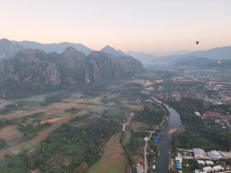 Laos1-42-Seib-2025.jpg - Vang Vieng hot air balloon views (Photo by Roland Seib)