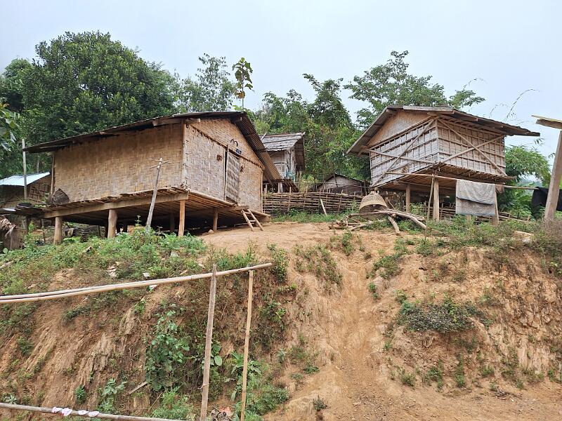Laos1-83-Seib-2025.jpg - Khmu village (Photo by Roland Seib)