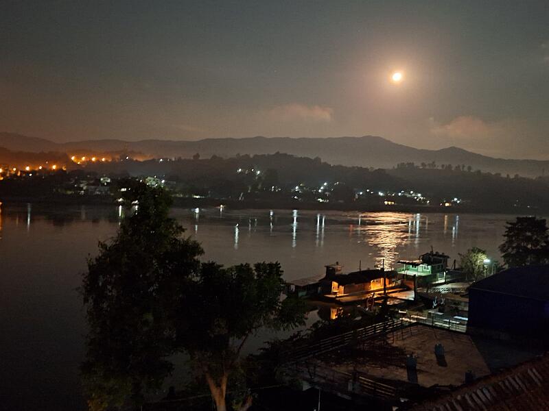 Laos1-91-Seib-2026.jpg - At midnight (Photo by Roland Seib)