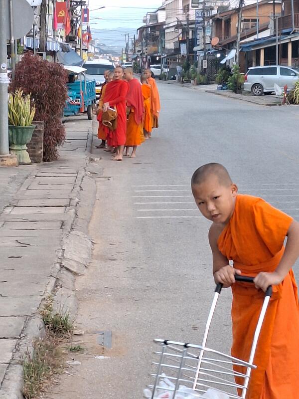 Laos1-92-Seib-2026.jpg - Early morning in Houayxai (Photo by Roland Seib)