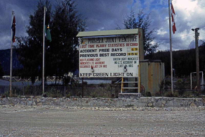 Mining-32-Seib-1998.jpg - Visit of the Porgera mine, Enga Province in August 1998 (Photo by Roland Seib)