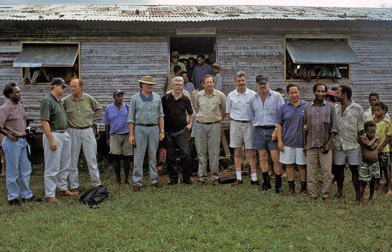 Mining-38-Seib-1998.jpg - Field trip of the Porgera Environmental Advisory Komiti (PEAK), 4 August 1998; 3rd from right: PEAK Chairperson Dame Meg Taylor (Photo by Roland Seib)