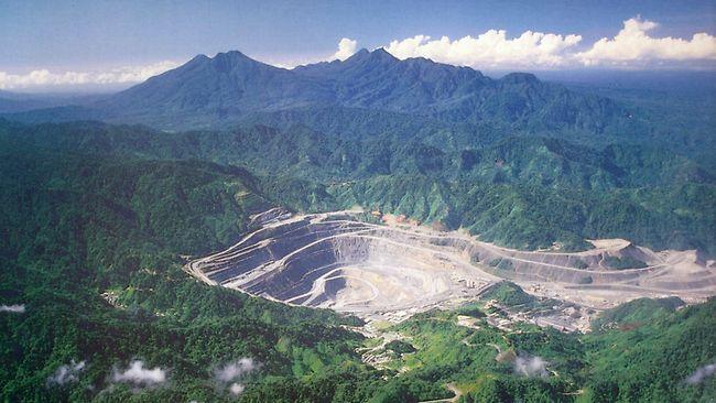 Mining-45-theaustralian-2010.jpg - Present Panguna mine, Bougainville; source: The Australian, 28 December 2010: Miners hope to restart Bougainville gold and copper mine (http://www.theaustralian.com.au)