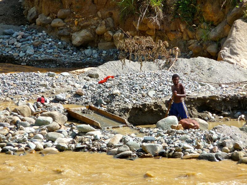 Mining-51-Carstens-2010.jpg - Artisanal miner filling his sluice box with gravel (Photo by Johanna Carstens)