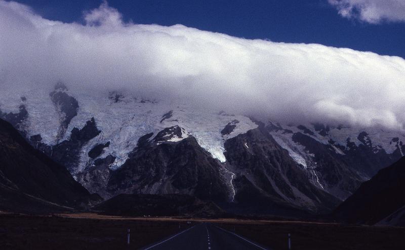 NZ2-09-Seib-1998.jpg - Aoraki - Mount Cook with glacier, highest mountain in NZ with 3,724 metres (photo by Roland Seib)