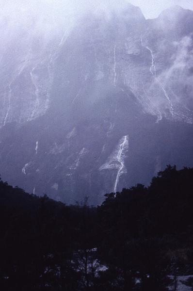 NZ2-22-Seib-1998.jpg - Thunderstorm at night (photo by Roland Seib)