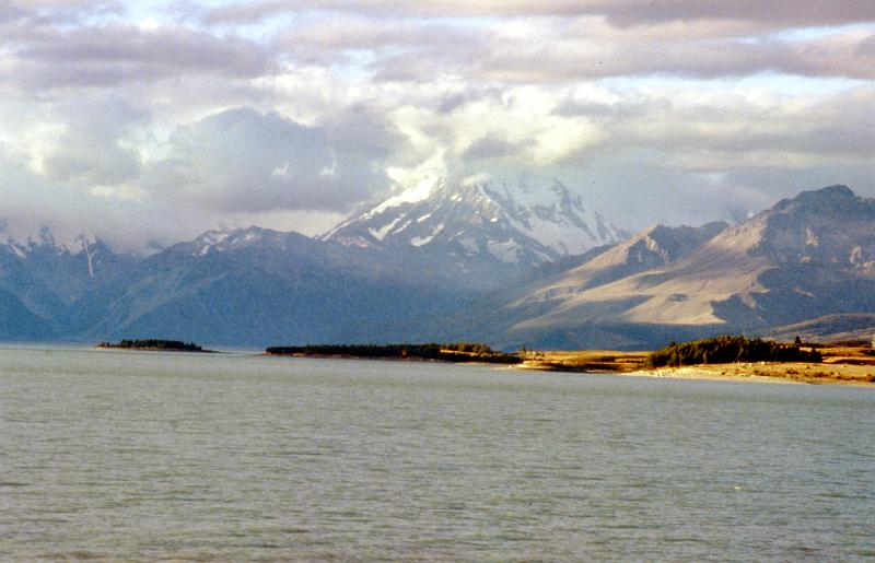 NZ2-31-Seib-1998.jpg - Around lake manapouri (photo by Roland Seib)