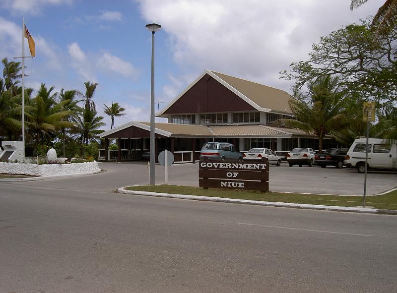 Niue-06-Thode-Arora.JPG - Fale Fono, Alofi, 2003 (© Hilke Thode-Arora)