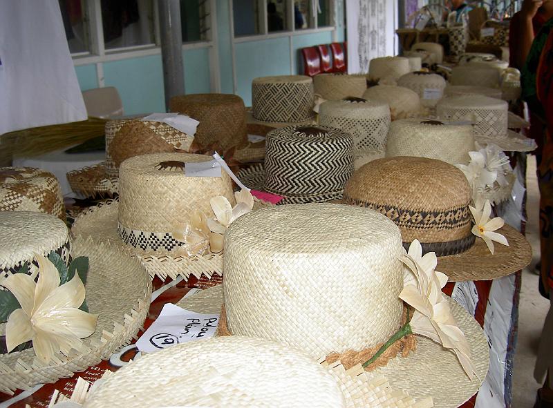 Niue-07-Thode-Arora.JPG - Fine woven hats at Hakupu Show Day, June 2005 (© Hilke Thode-Arora)
