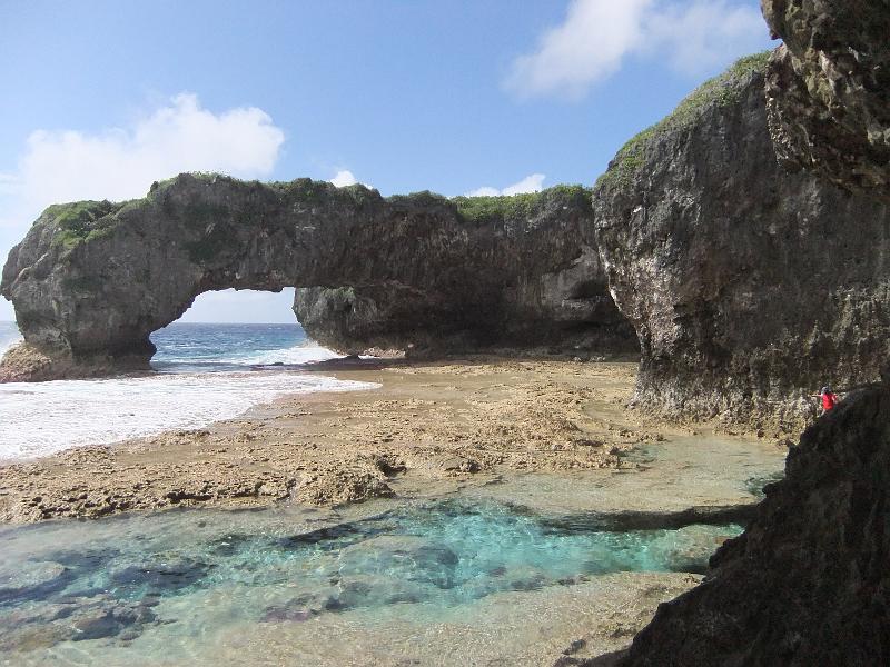 Niue-08-Thode-Arora.JPG - Flat Reef at Talava Arches, July 2010 (© Hilke Thode-Arora)