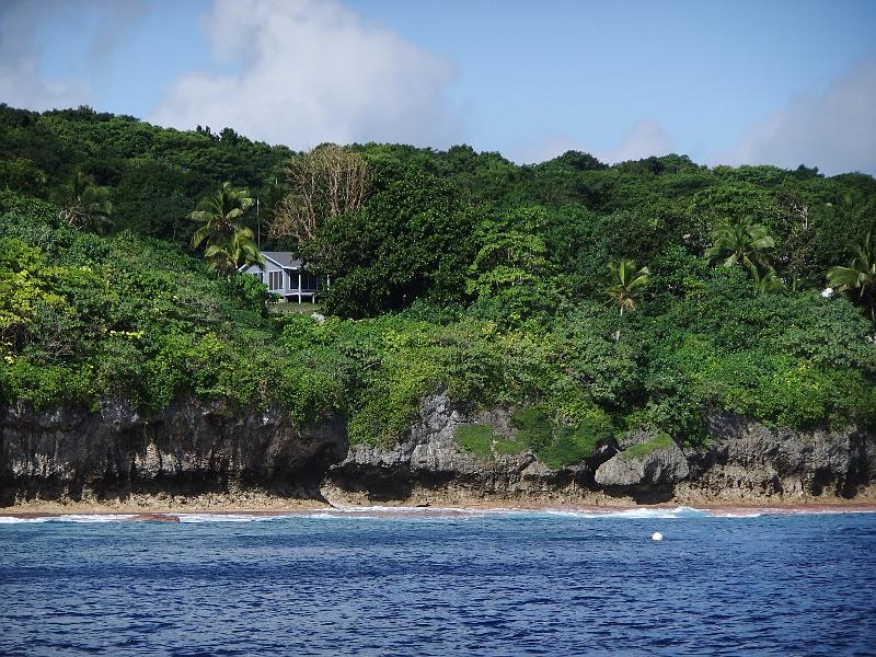 Niue-11-Thode-Arora.JPG - Niue from the Sea near Tamakautoga, July 2010 (© Hilke Thode-Arora)