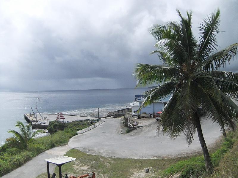 Niue-15-Thode-Arora.JPG - Wharf at Alofi, July 2010 (© Hilke Thode-Arora)