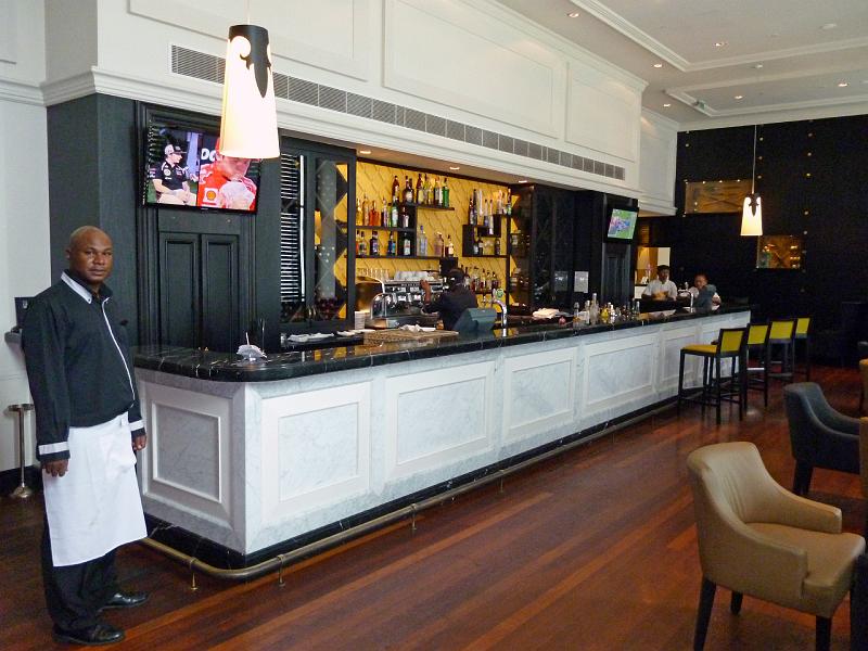 POM-12-Seib-2012.jpg - The Grand Papua Hotel´s "modern colonial lounge", 2012 (Photo by Roland Seib)