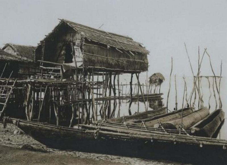HistPOM-12-1913.jpg - Hanuabada 1913 (source: https://sites.google.com/site/moresbyhistory/; accessed: 3.2.2013)